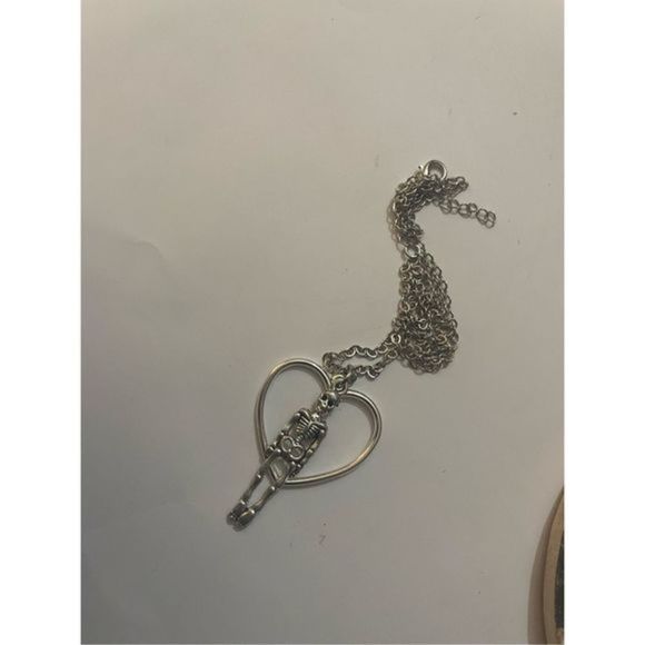 Adorable goth skeleton HEART NECKLACE - Picture 3 of 8